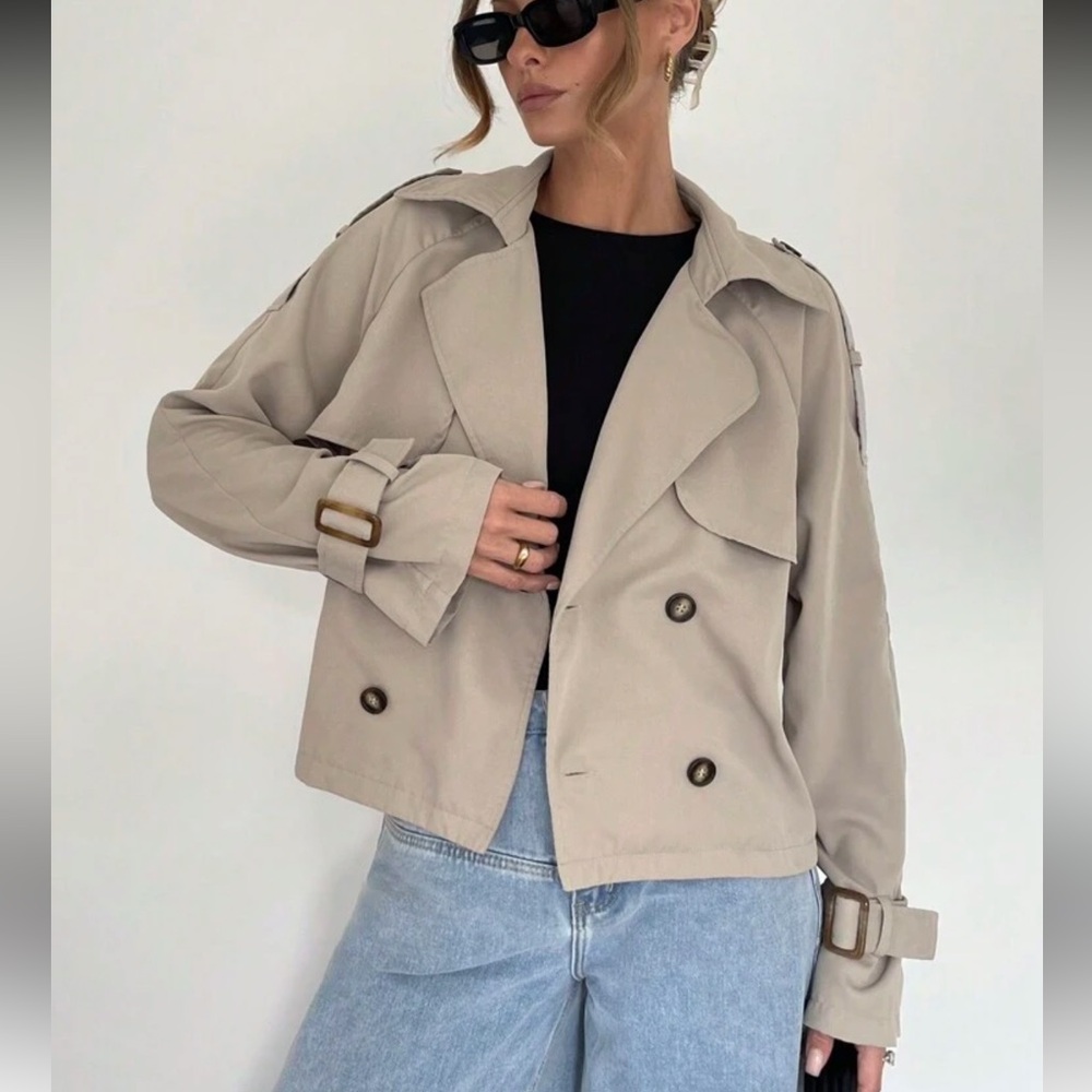Cropped trench coat jacket tan khaki minimalist modern classic - Picture 5 of 5